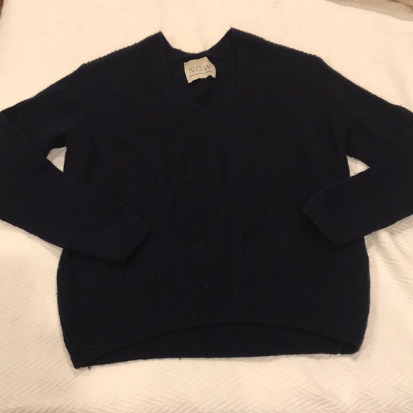Beautiful Cashmere and Wool Sweater - Picture 1 of 6